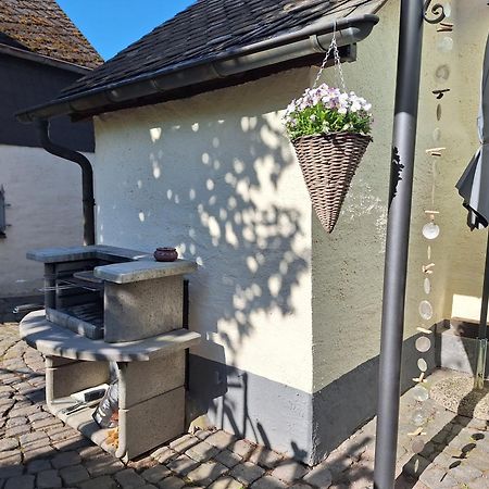 Appartement Moselperle- Urlaub Im Historischen Fachwerkhaeuschen à Bullay Extérieur photo