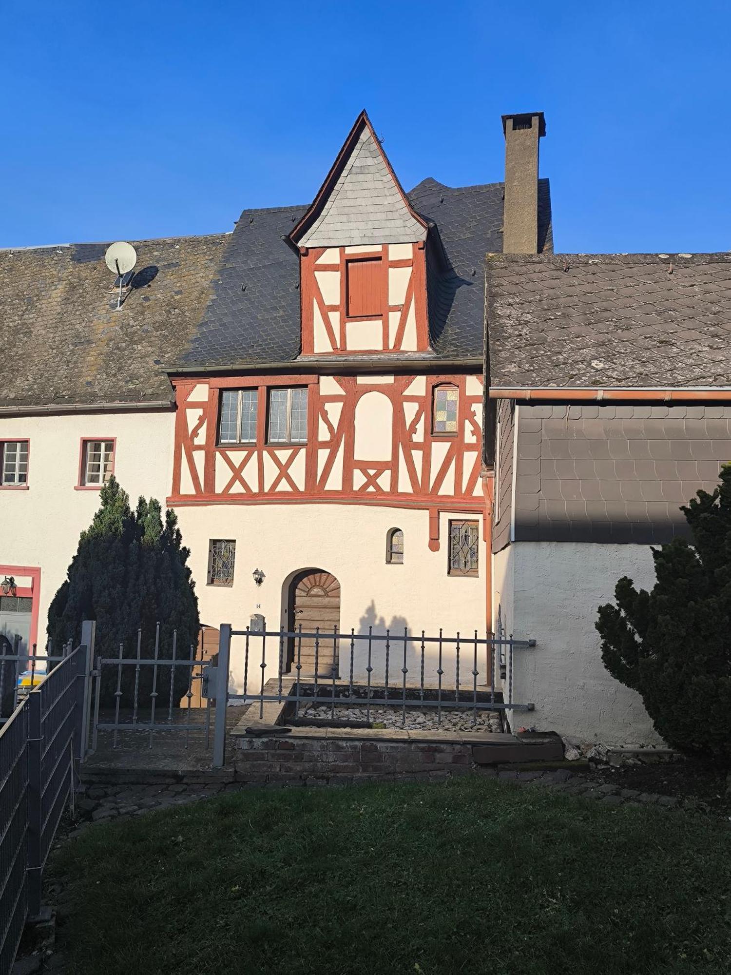 Appartement Moselperle- Urlaub Im Historischen Fachwerkhaeuschen à Bullay Extérieur photo